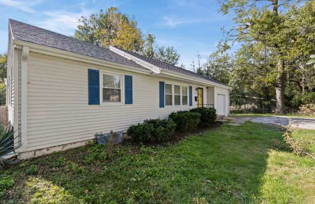 2403 Northeast Shady Lane Drive Gallery 3