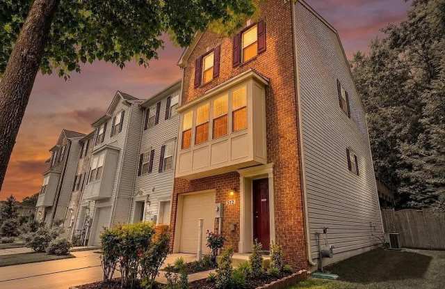 912 HOPKINS Corner Gallery 4