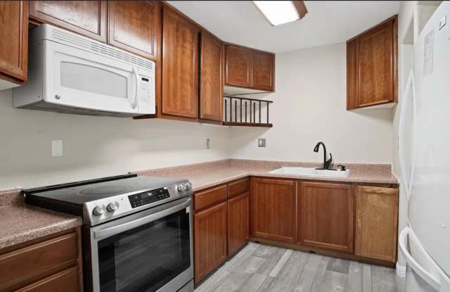 105 Del Rio Cir Apt 1 Gallery 1