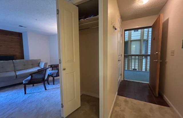 Partially-furnished 1 Bedroom + Office Close to CU -- Utilities included! Gallery 3
