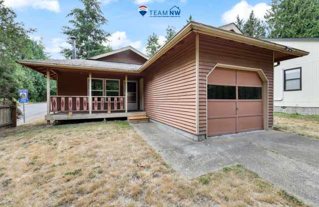 MOVE IN READY! Tumwater rambler 2 beds plus den 1.5 baths. No Pets. - 1203 Irving Street Southwest, Tumwater, WA 98512