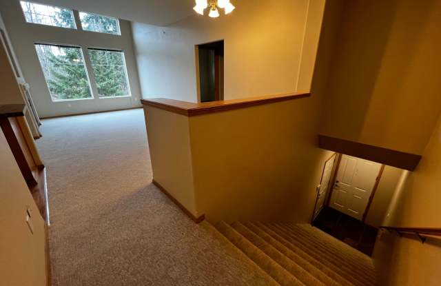 DuPont 2BR 2BA townhome facing greenspace Gallery 4