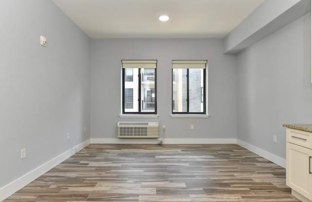 424 WHITON ST Gallery 2