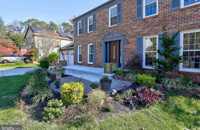 Luxurious 6-Bedroom, 3.5-Bath Home with Extensive Parking Gallery 4