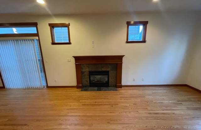 Gorgeous 3 bedroom Home for Rent in Edmonds Gallery 4