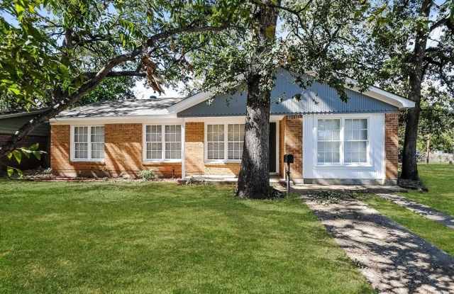 717 Schilder Drive - 717 Schilder Drive, River Oaks, TX 76114
