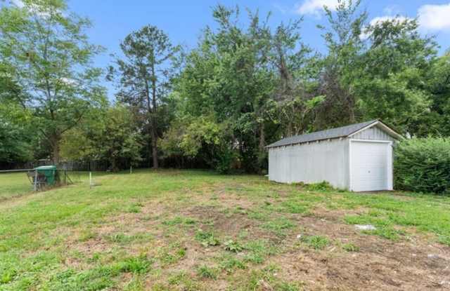 Charming 2 bedroom, 1 bath Gallery 3