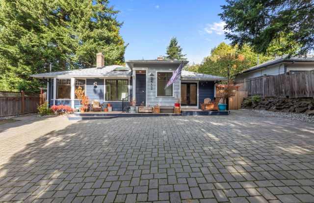Beautifully Renovated 4-Bedroom Seattle Home with Incredible Backyard Gallery 4