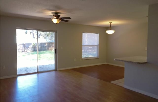 5921 W Woodhill Court Gallery 4