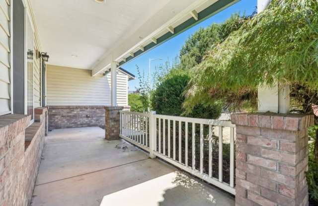 Charming 4BR House in Fishers Landing Gallery 3