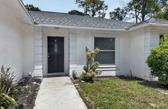 Annual rental offering privacy and space on 1.14 acres in Naples! photos photos