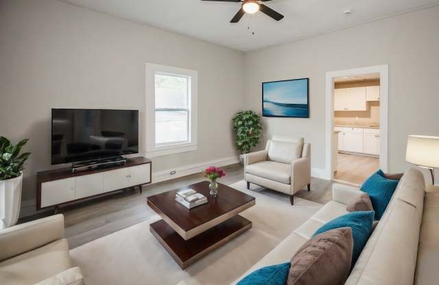 2BR Home Available Now | 519 West Cherry Gallery 4