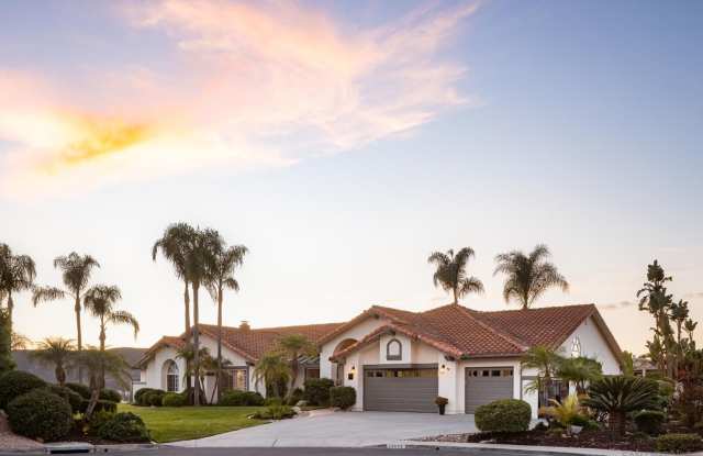 Luxurious Home Gallery 1