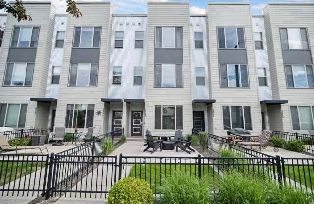 Beautiful Townhouse In Spokanes Kendall yards!! photos photos