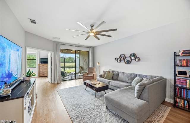 14027 Winding Cedar Way Gallery 2