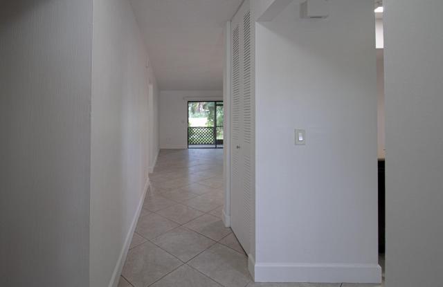 1303 Lakeview Drive E Gallery 2