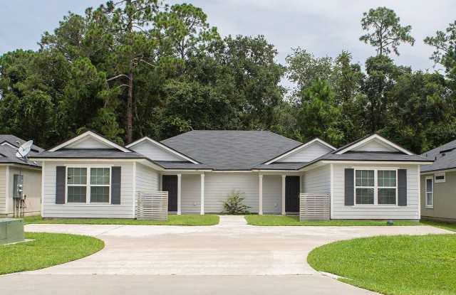 **SPECIAL for this 3/2 Duplex on this 18 month lease** READY FOR IMMEDIATE MOVE-IN. Gallery 1