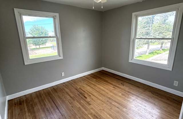 Spacious 2 bedroom Townhouse for rent!! photos photos