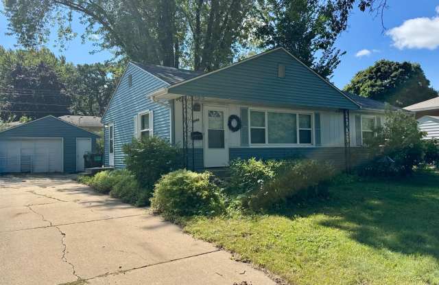 NW Rochester MN 3bedroom 2bath 2car detached garage fenced yard Available October 2025 this Property does not participate in Section 8 or programs photos photos