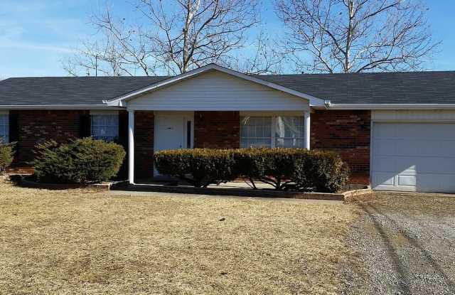 Charming 3 BR / 2 BA Home in Radcliff – Minutes from Fort Knox! Gallery 1
