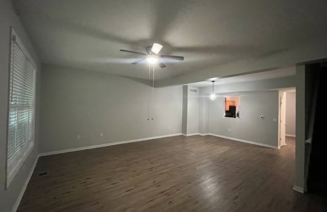 2010 Benton Road Gallery 4