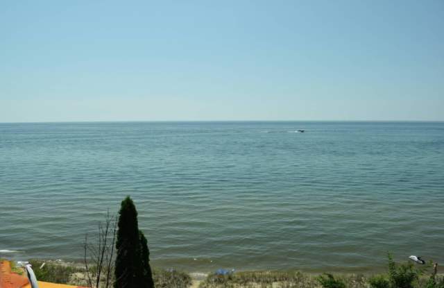 5537 Lakeshore Avenue Gallery 4