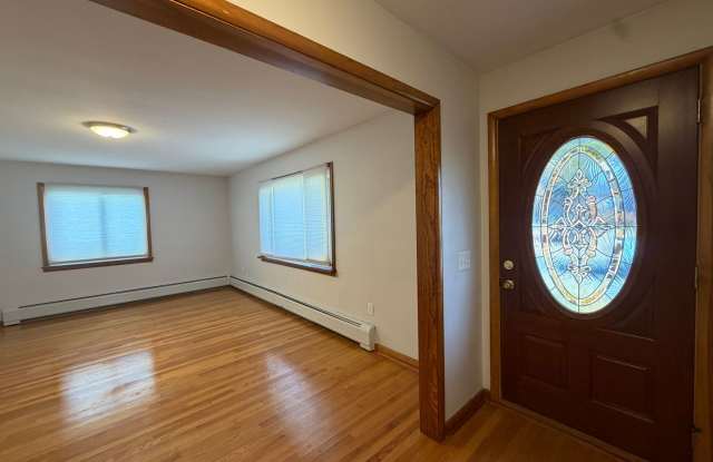 Beautiful 2-Bedroom Single Family Home Gallery 1