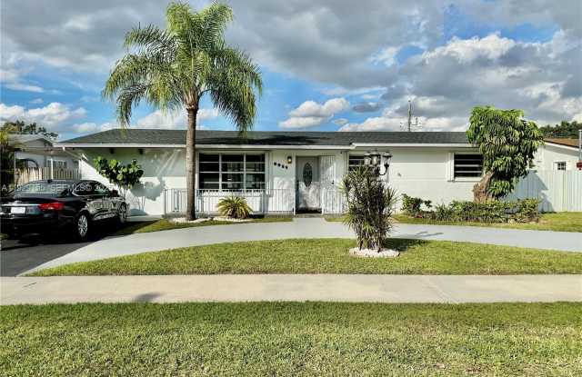 8855 SW 17th Ter photos photos