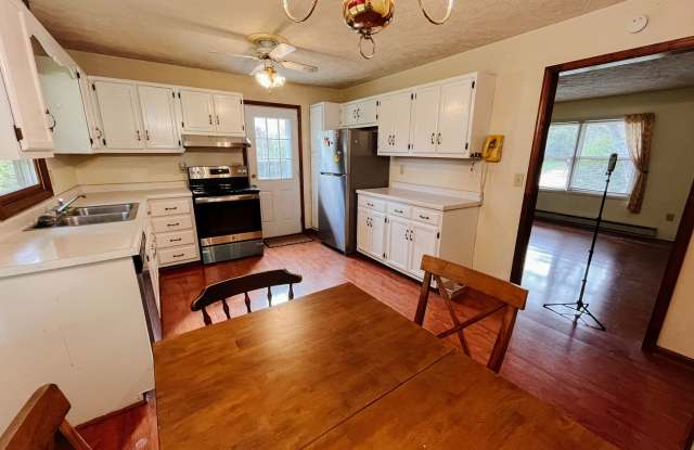 3 Bedroom, 2.5 Bath House in Hethwood w/ Pool access photos photos