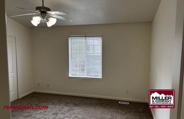 Cute Toewnhouse in a Gated Community Gallery 4