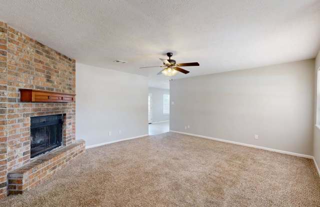1107 Braeswood Dr Gallery 2