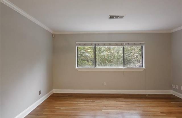 880 Glendale Terrace NE Gallery 4