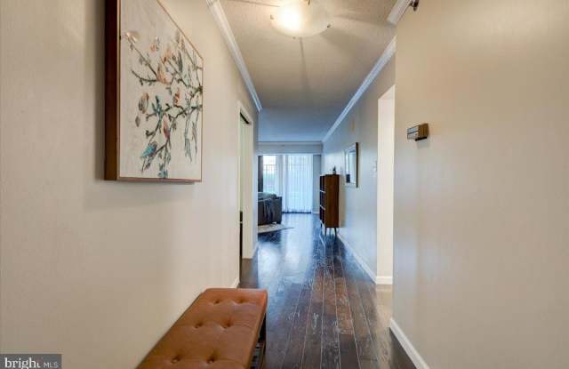 1200 CRYSTAL DRIVE Gallery 4