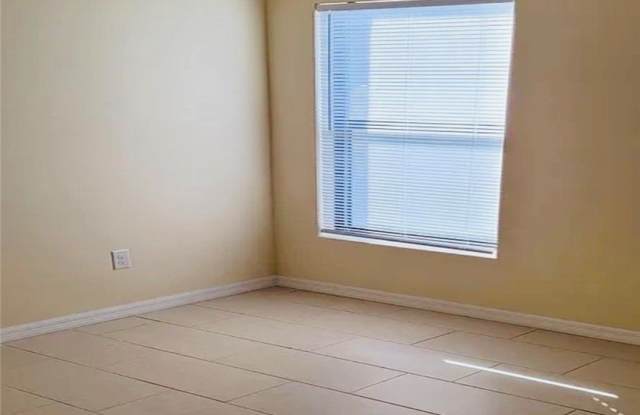 4540 SW 8th Court Gallery 4