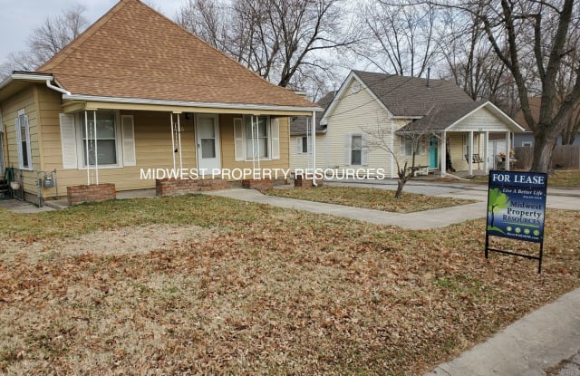 406 W Walnut Street - 406 West Walnut Street, Grain Valley, MO 64029