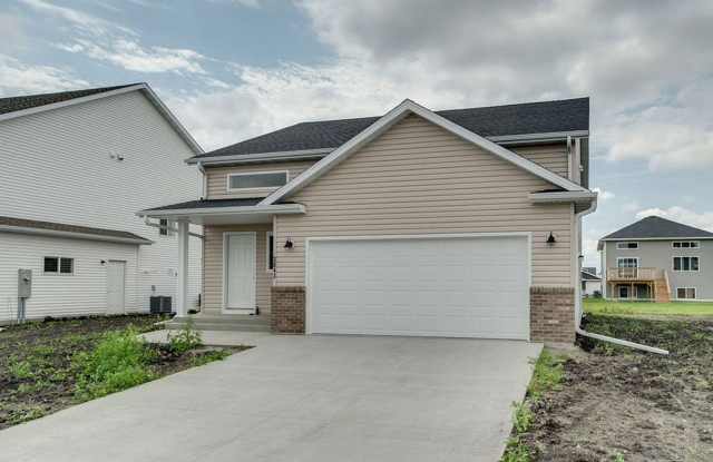 Available Now - 3 Bedroom 2 Bath Home South Moorhead Gallery 3