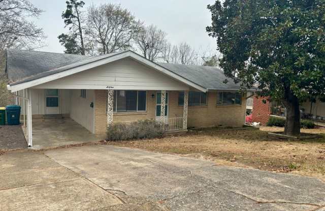 Spacious 4 Bedroom 2.5 Bath Gallery 1