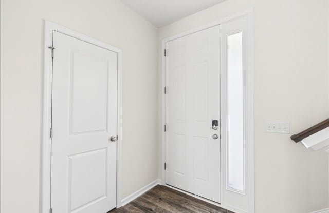 Beautiful 4 Bed/2.5 Bath Home in The Commons! Gallery 4