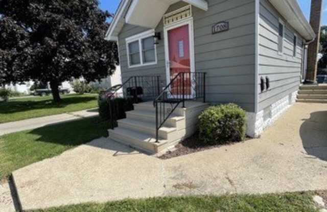 1708 N Center Street - 1708 North Center Street, Crest Hill, IL 60403
