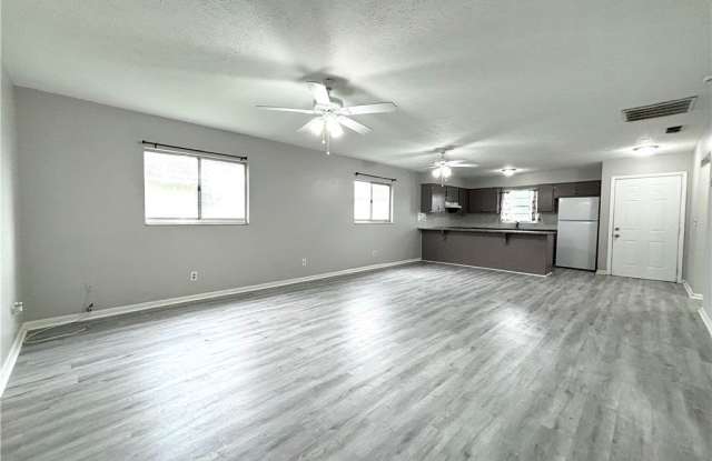 1720 SE Santa Barbara Place photos photos