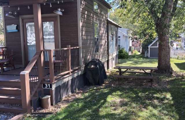 Charming 1BR House in Flat Rock - 31 Rest Awhile Lane, Henderson County, NC 28731