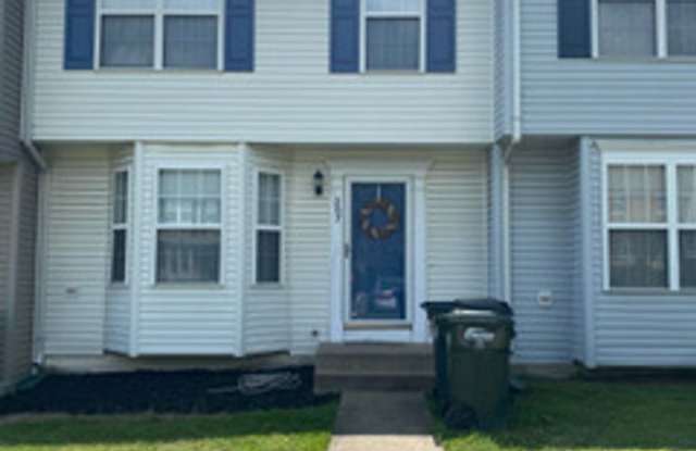CENTRALLY LOCATED TOWNHOUSE - STAFFORD photos photos