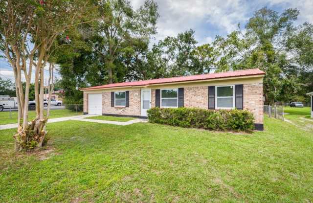 Charming 3-Bedroom Home: Updated Appliances and Spacious Backyard photos photos