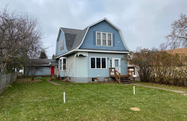 Spacious 3 Bedroom Billings Park Home with Bonus Room and 2 Car Garage! - 2111 Lackawanna Avenue, Superior, WI 54880