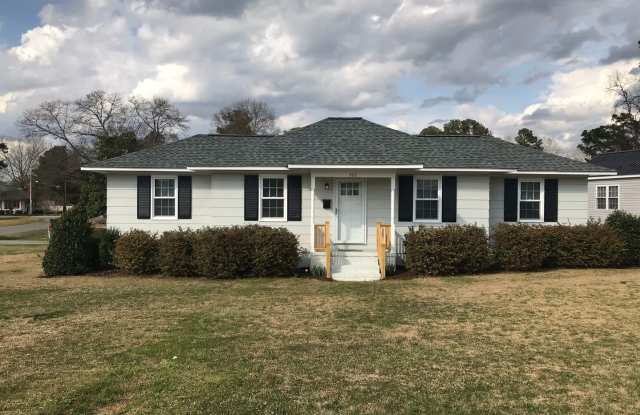 Completely remodeled 3 bedroom w/ screened porch. Applications accepted at www.treg-rentals.com -showing appts for approved applicants only photos photos Completely remodeled 3 bedroom w/ screened porch. Applications accepted at www.treg-rentals.com -showing appts for approved applicants only photos photos