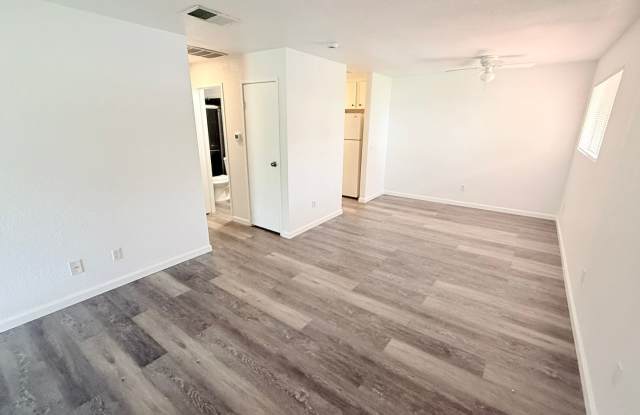 Beautifully Updated Corner Unit with Mountain Views in Palm Springs Villas I Gallery 4