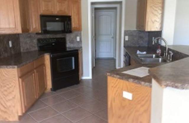 3 Bed | 2 Bath | Jenks Gallery 3