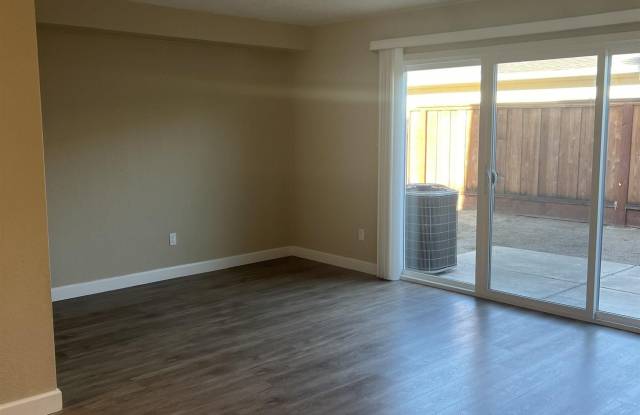 3026 Gardella Plaza Gallery 3