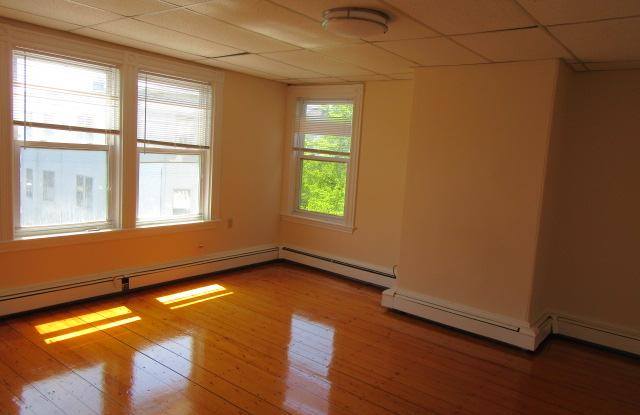 33 Howell St. Gallery 2
