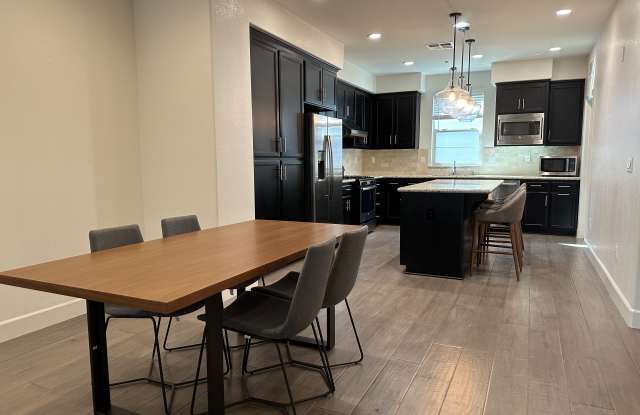 2945 Via Roma Place photos photos